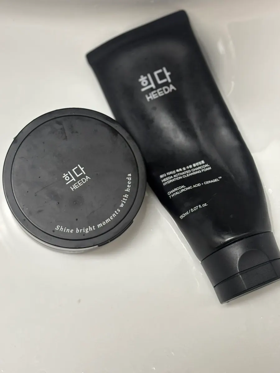 Foaming cleanser glitter removal test: HEEDA charcoal foam