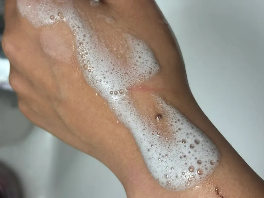 Foaming cleanser glitter removal test: HEEDA charcoal foam