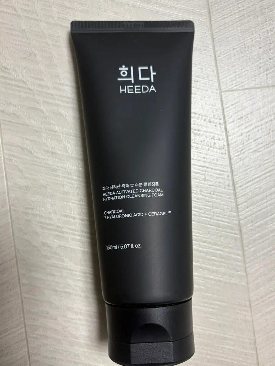 Charcoal cleansing foam for combination skin: HEEDA Jirisan