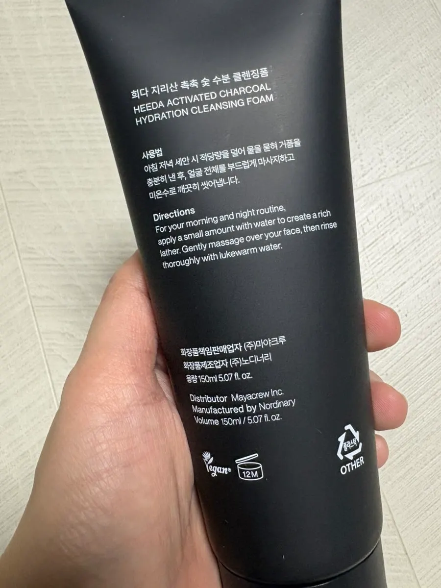 Charcoal cleansing foam for combination skin: HEEDA Jirisan