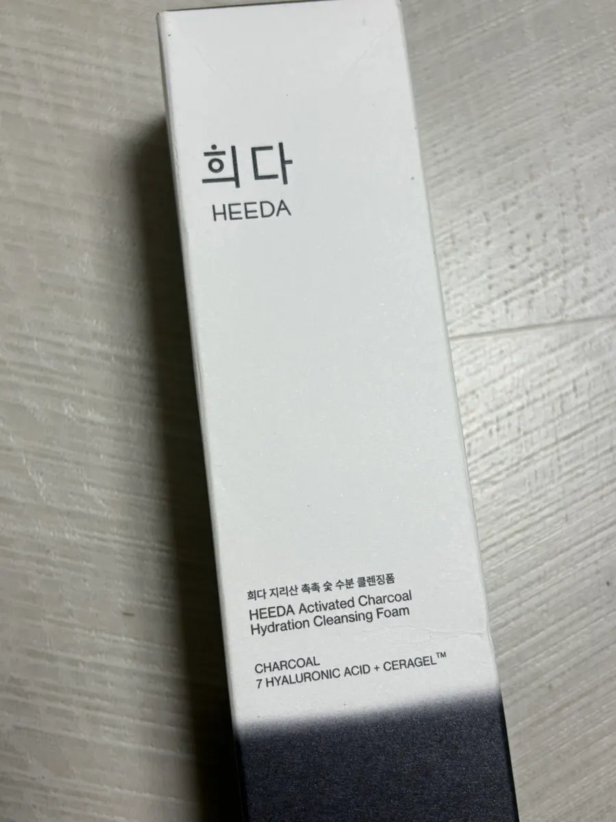 Charcoal cleansing foam for combination skin: HEEDA Jirisan