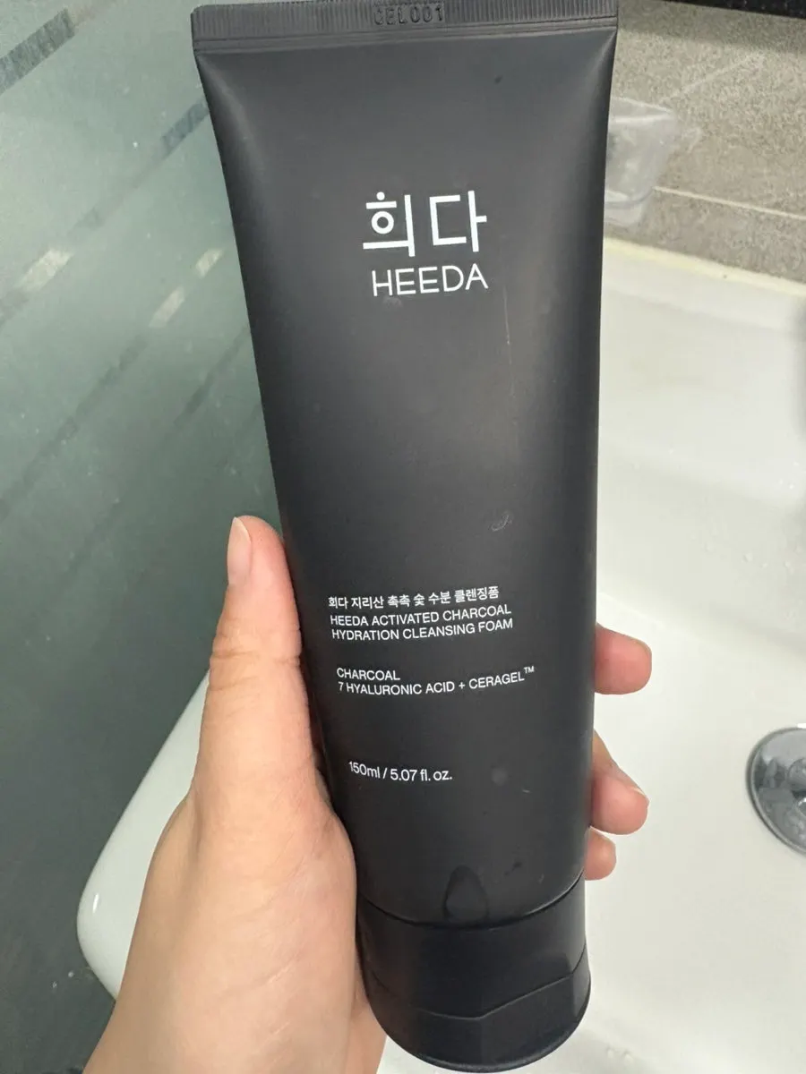 Charcoal cleansing foam for combination skin: HEEDA Jirisan