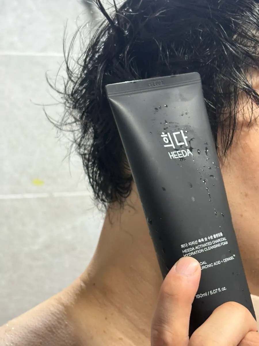 Charcoal cleansing foam for combination skin: HEEDA Jirisan