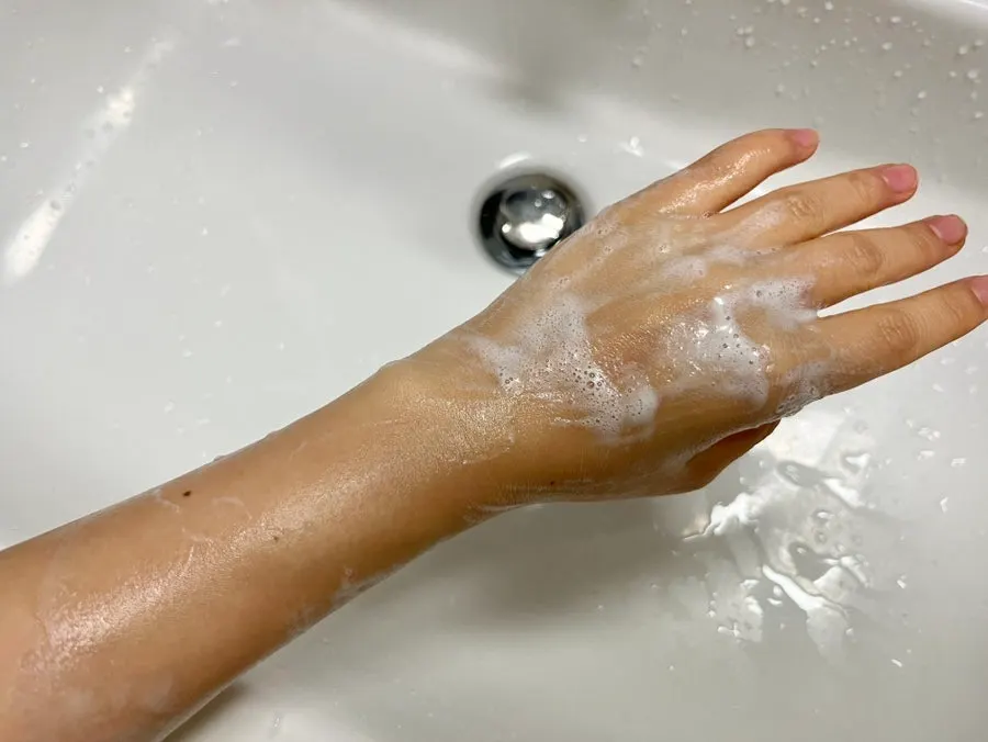 Cleansing foam for dry winter skin: HEEDA Jirisan Charcoal