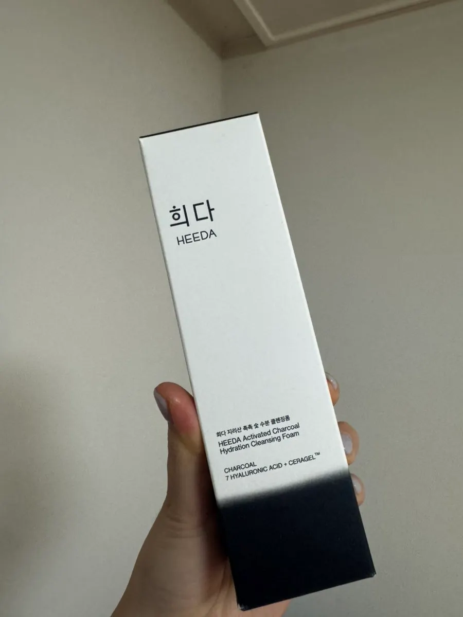 Combination-skin cleansing foam: HEEDA Jirisan Charcoal