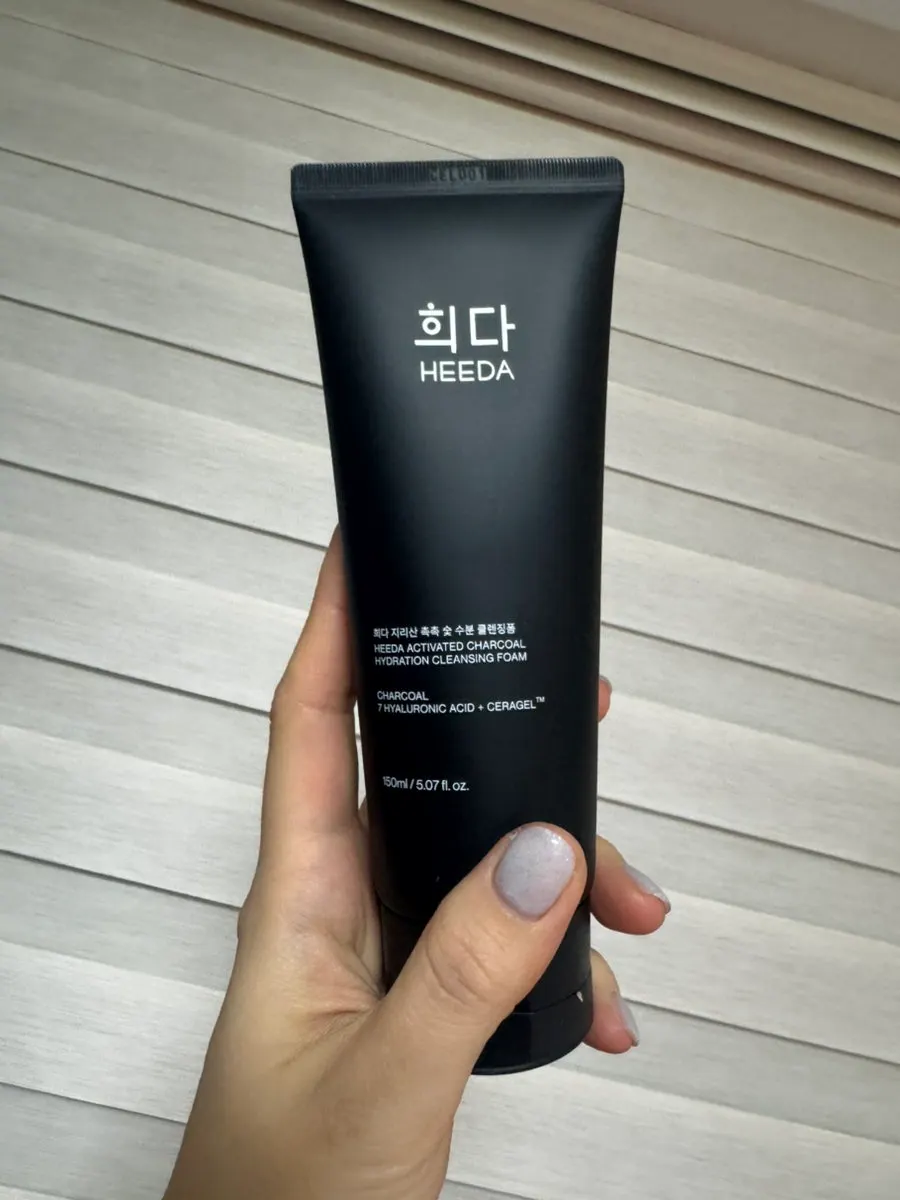 Combination-skin cleansing foam: HEEDA Jirisan Charcoal