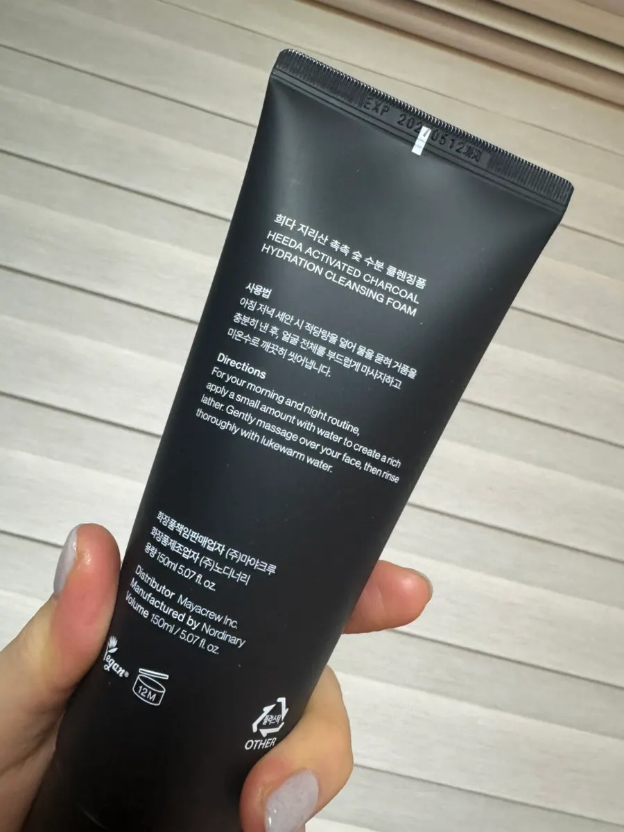 Combination-skin cleansing foam: HEEDA Jirisan Charcoal
