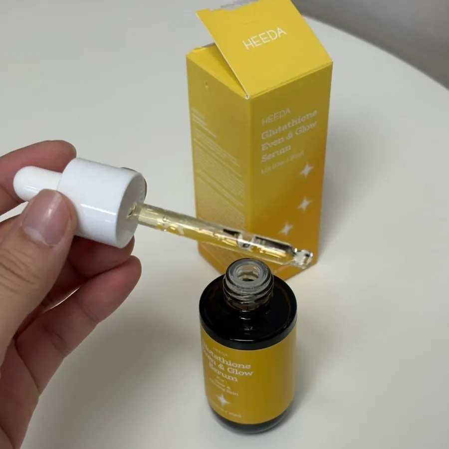 Natural dewy glow after applying the serum