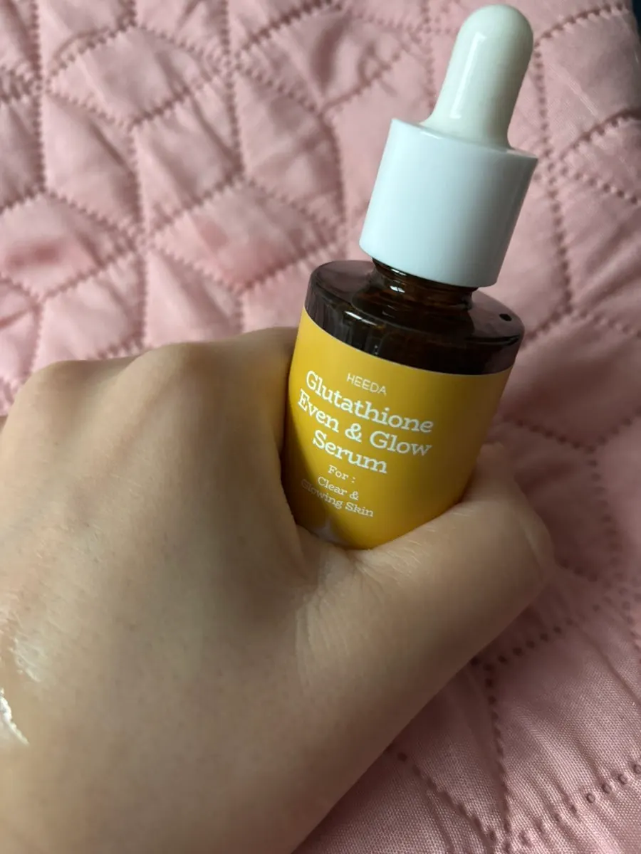Non-sticky glutathione serum: HEEDA Even & Glow