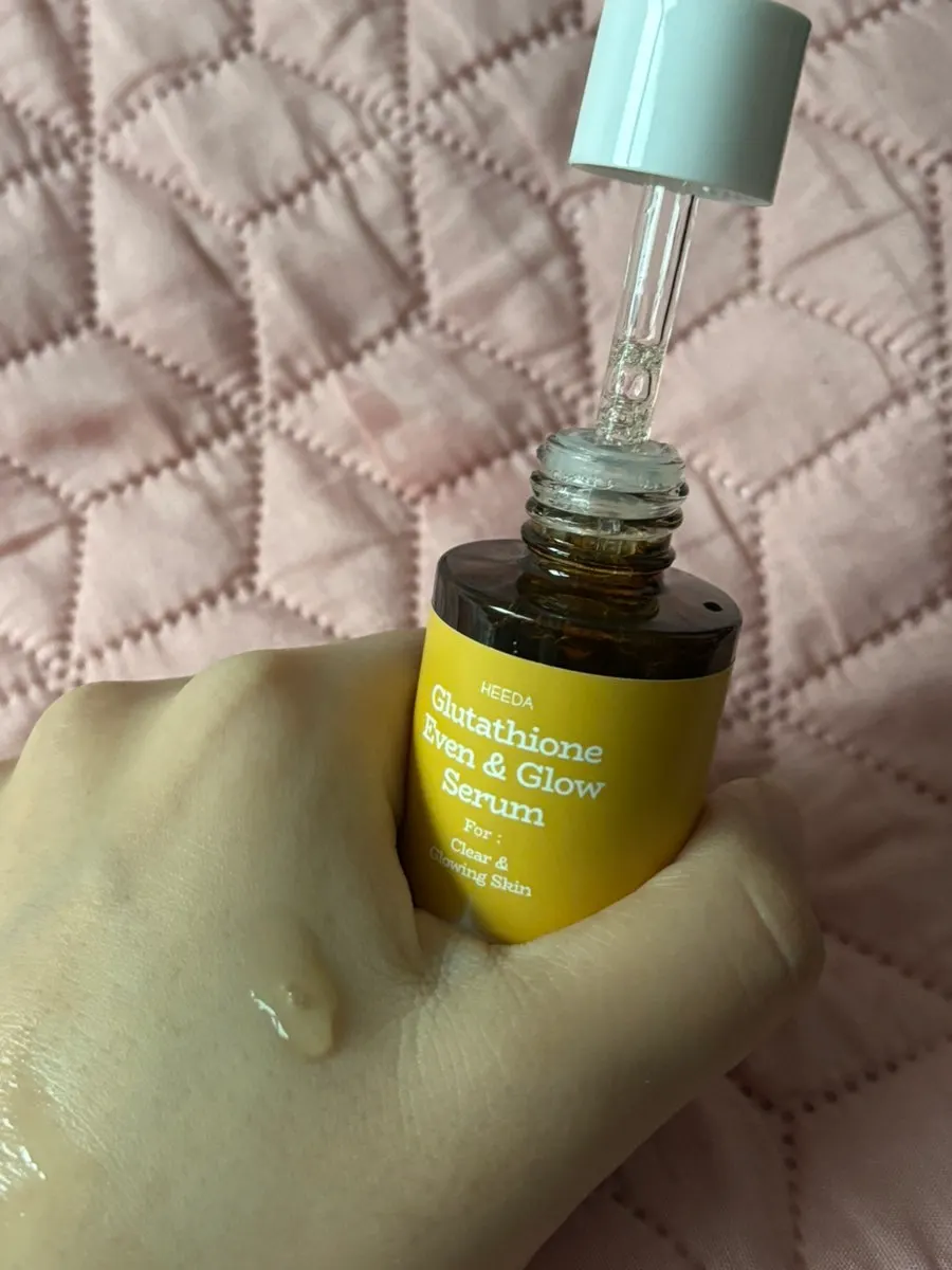 Non-sticky glutathione serum: HEEDA Even & Glow