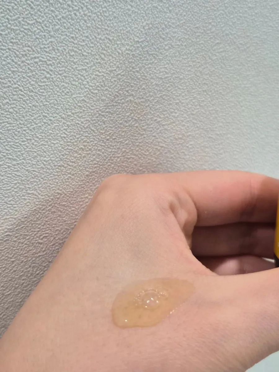 Face brightening serum for sensitive, red-prone skin: HEEDA