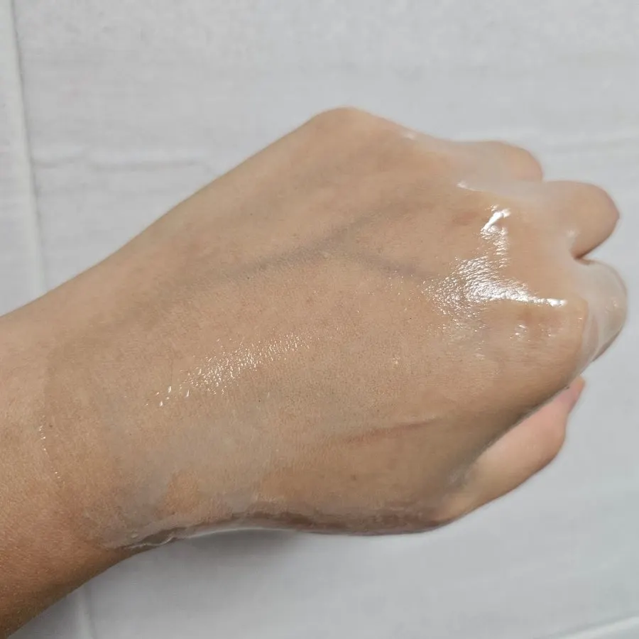 Low-pH cleansing foam for sensitive skin: HEEDA Charcoal Foam