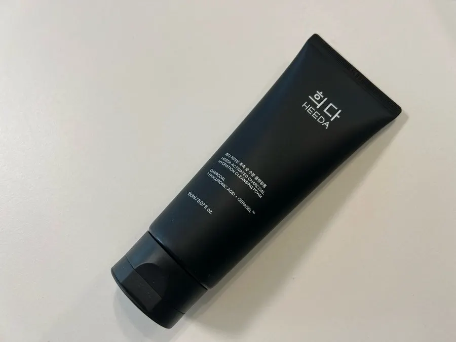 Low-pH cleansing foam for seasonal dryness: HEEDA charcoal foam
