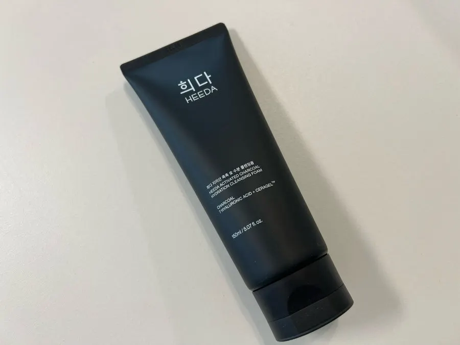 Low-pH cleansing foam for seasonal dryness: HEEDA charcoal foam