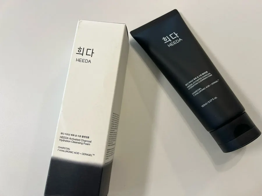 Low-pH cleansing foam for seasonal dryness: HEEDA charcoal foam