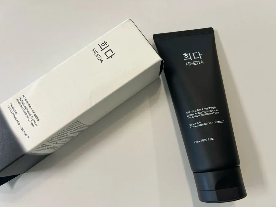 Low-pH cleansing foam for seasonal dryness: HEEDA charcoal foam