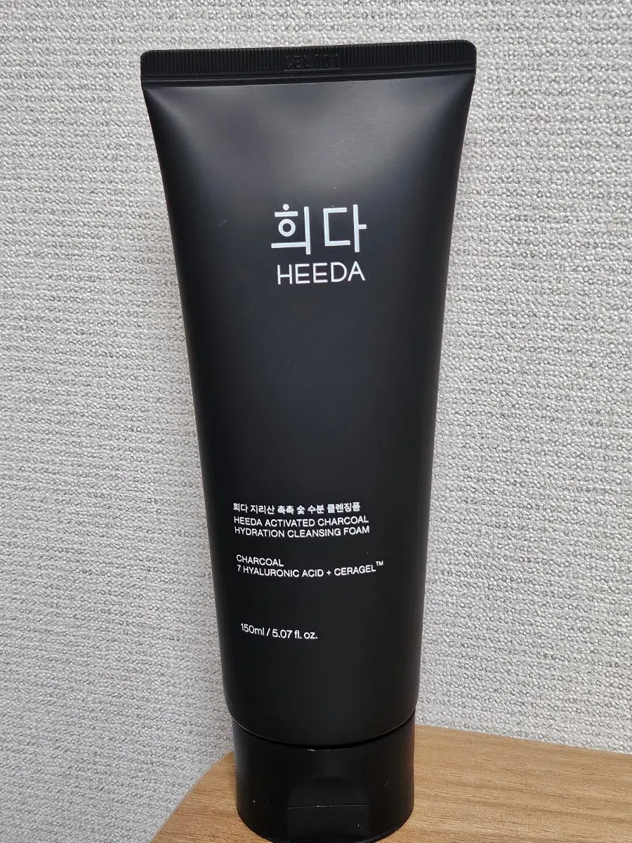 Low-pH cleansing foam for sensitive skin: HEEDA