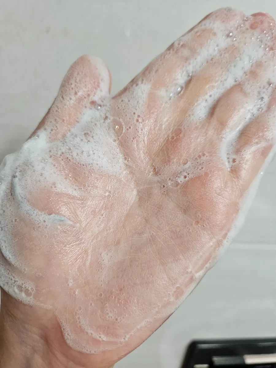 Low-pH cleansing foam for sensitive skin: HEEDA
