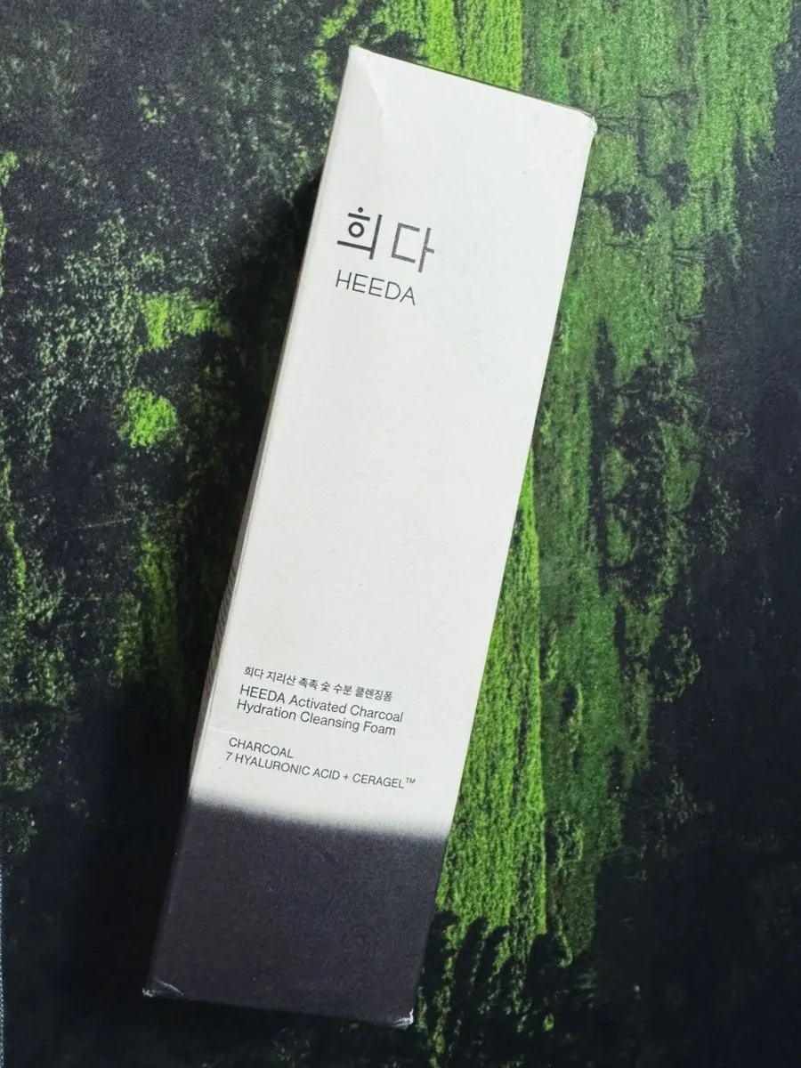 Low-pH cleansing foam for dry skin: HEEDA Jirisan Charcoal