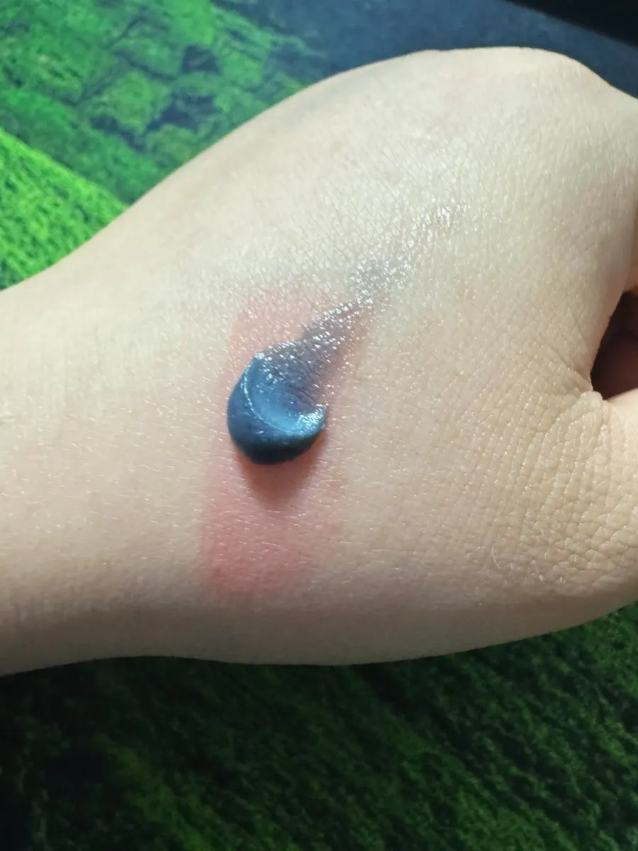 Low-pH cleansing foam for dry skin: HEEDA Jirisan Charcoal