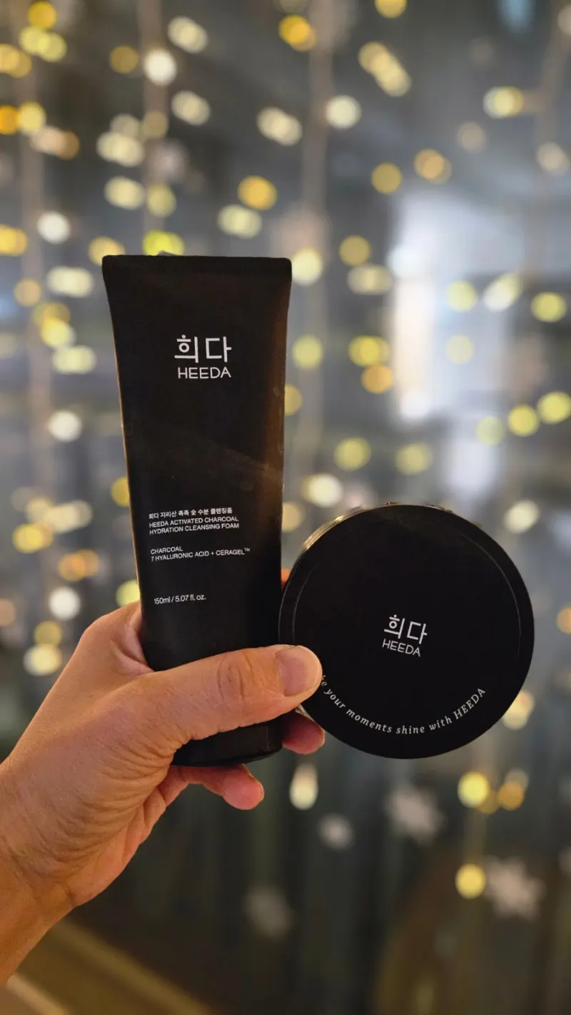 HEEDA Jirisan Moist Charcoal Hydrating Cleansing Foam main image