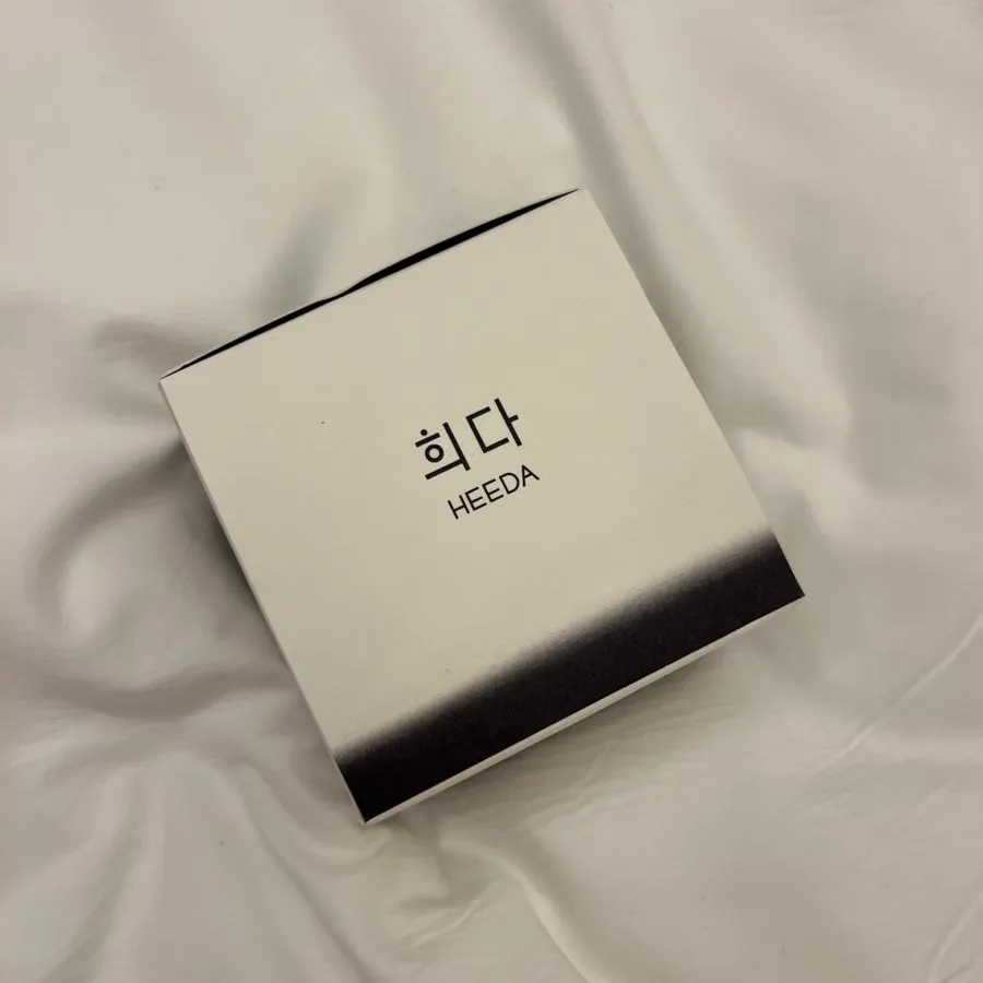 Cleansing balm for dehydrated combination skin: HEEDA Charcoal