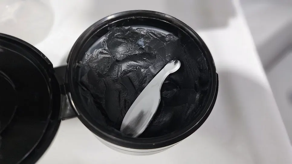 Cleansing foam for dry winter skin: HEEDA Jirisan Charcoal