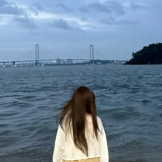 시술 전 층이 많이 난 긴 머리