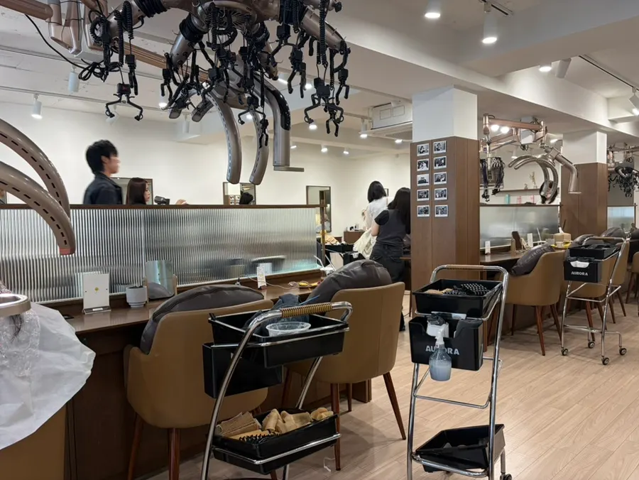 Overall view of the treatment space at Heeol Hair Gangnam Flagship Store