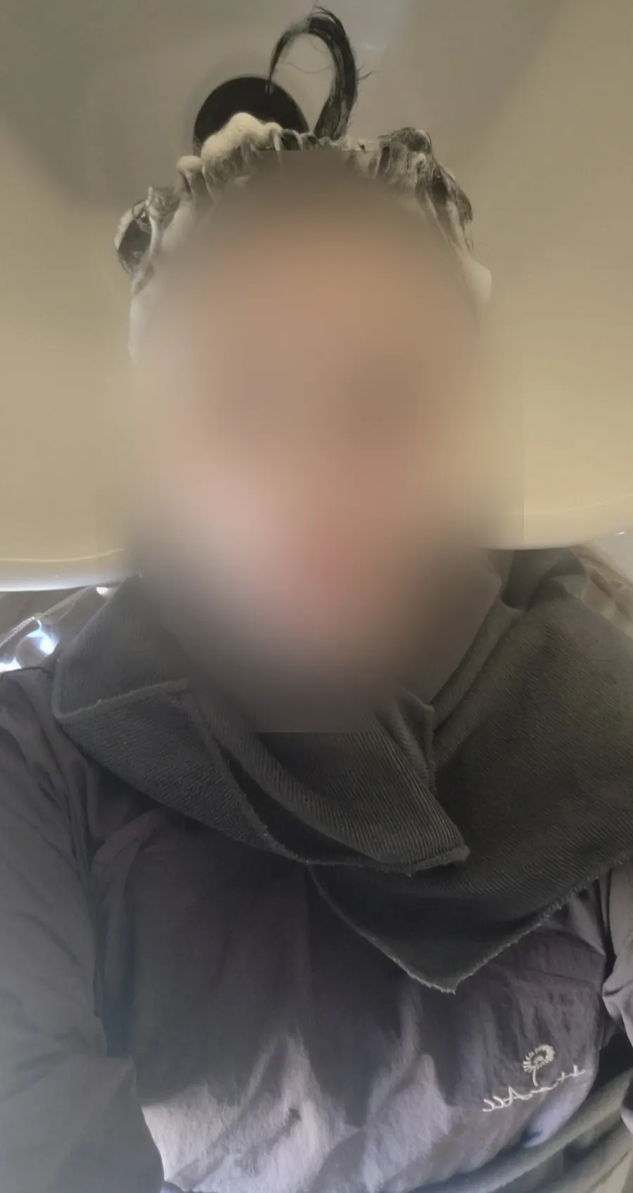 샴푸로 모발과 두피를 정돈하는 과정