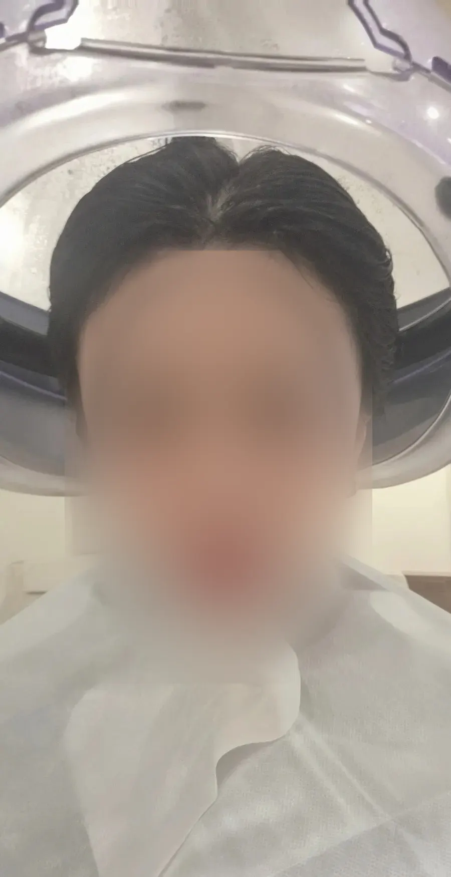 수분 케어 후 스팀기로 흡수시키는 클리닉 단계