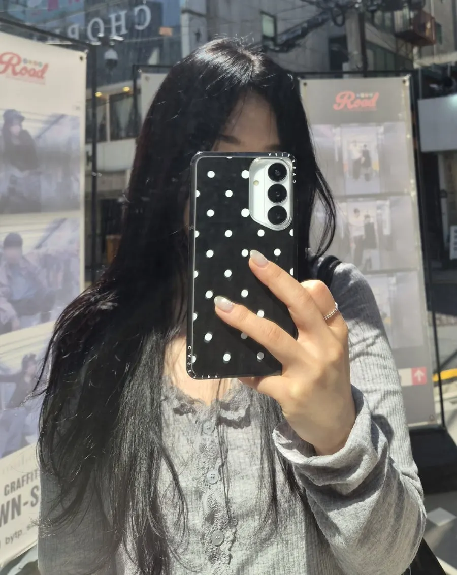 Side view of long, overgrown hair