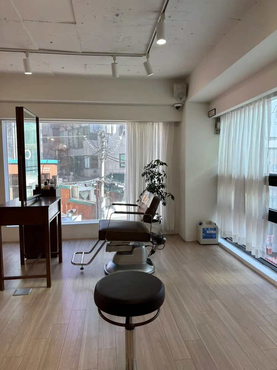 커트 상담과 시술 준비 모습