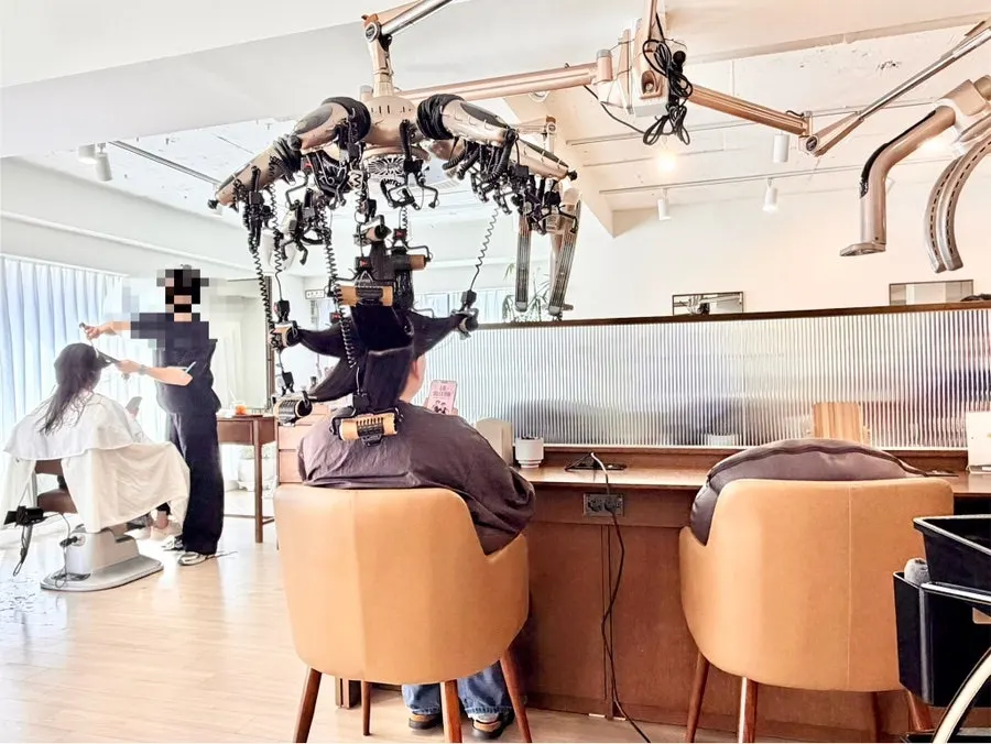 희올헤어 강남본점 시술 좌석 공간