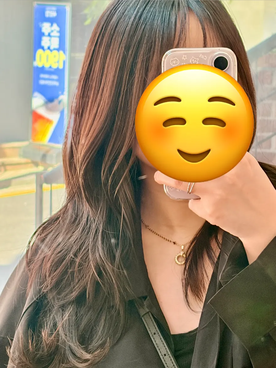 고데기로 컬을 넣는 스타일링 과정