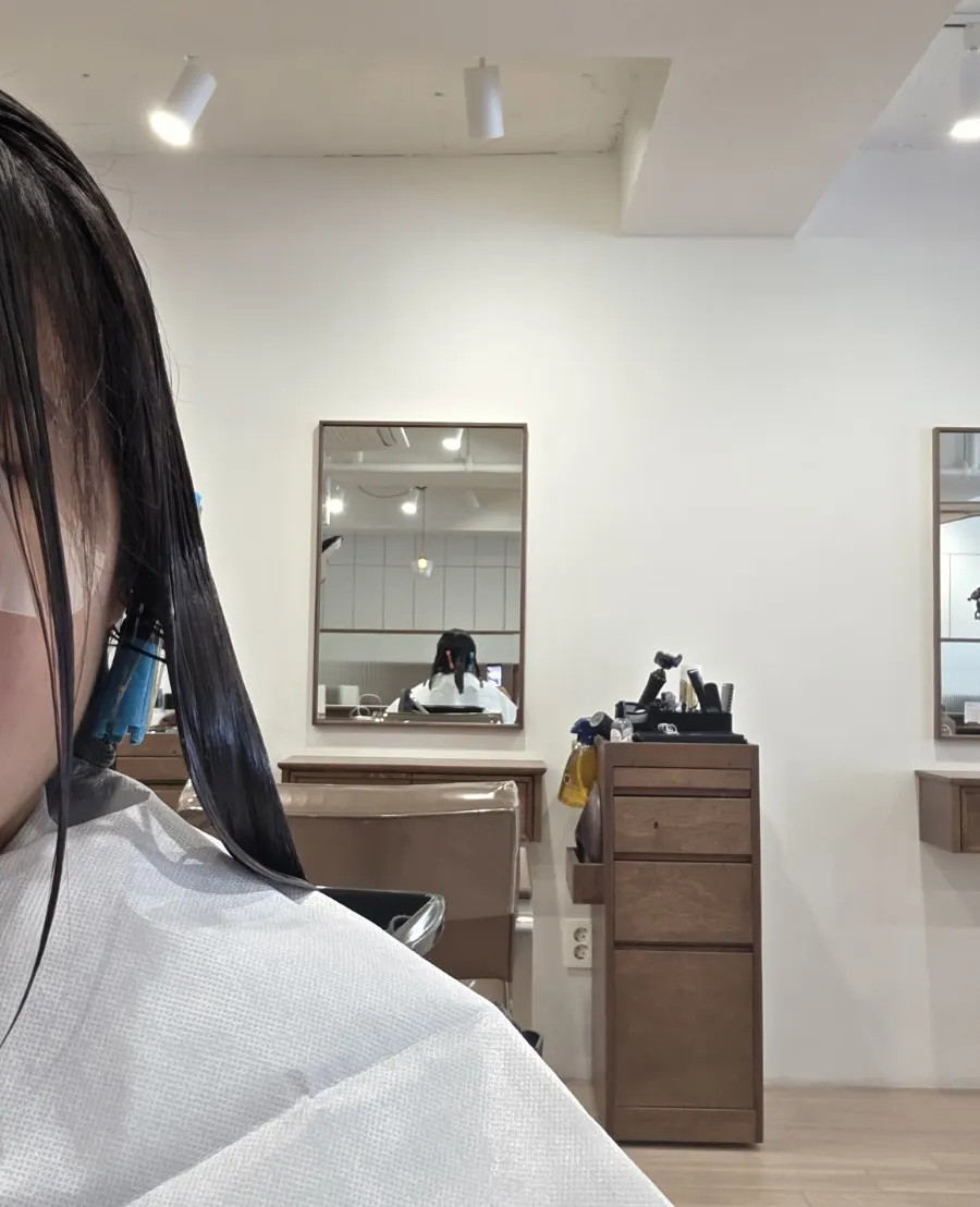 뿌리를 제외하고 진행한 펌 시술 과정
