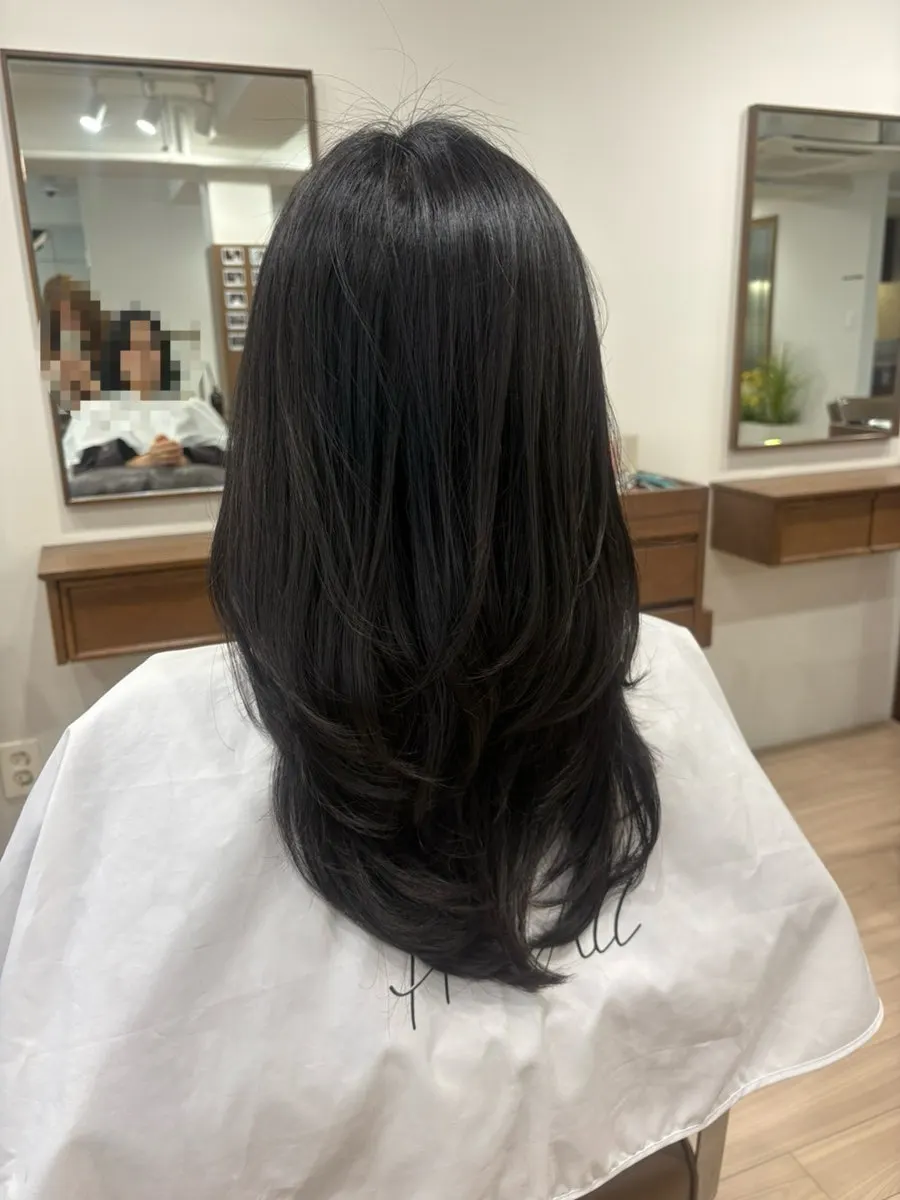 Tekstur rambut hasil akhir perm C-curl bagian bawah