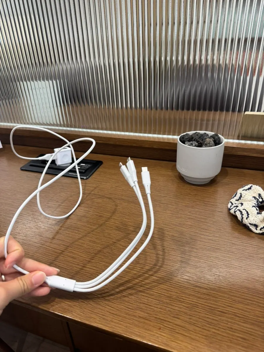 Multi-charging cable at the treatment chair table
