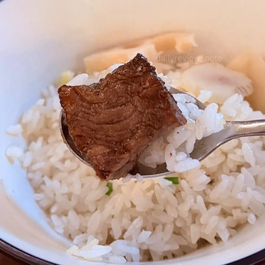 Marinated short rib placed on top of pot rice