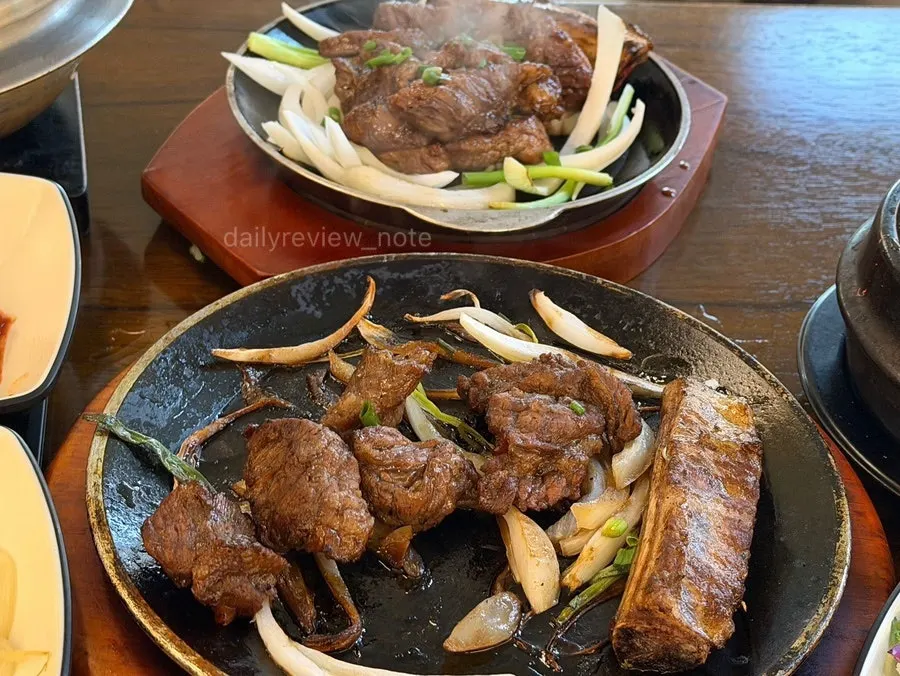 The iron plate after finishing the marinated short rib