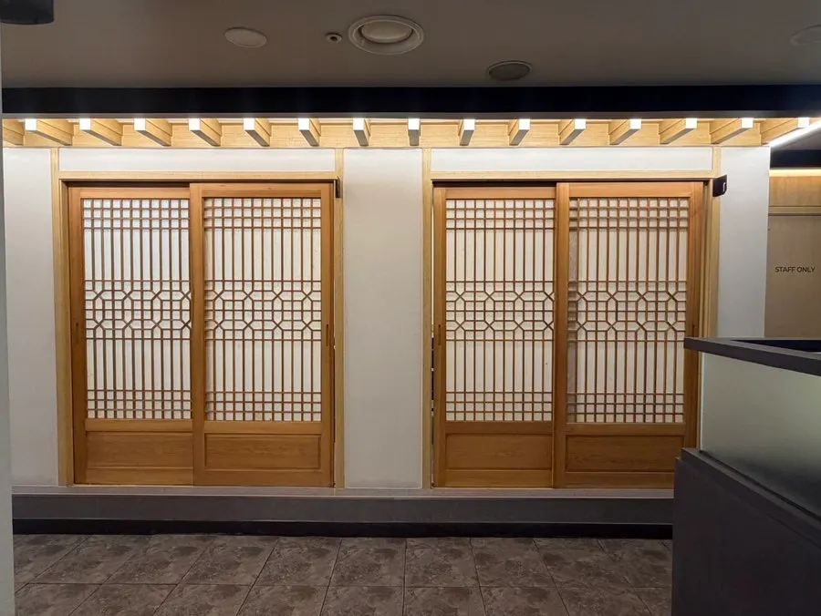 Main hall seating with wood-toned tables at Huiyeol