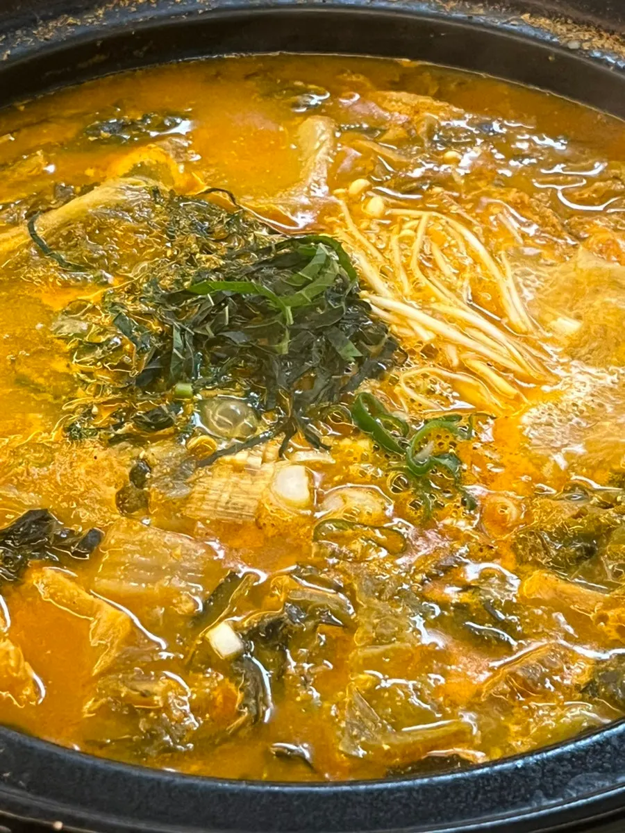 Hotpot pot loaded with ugeoji