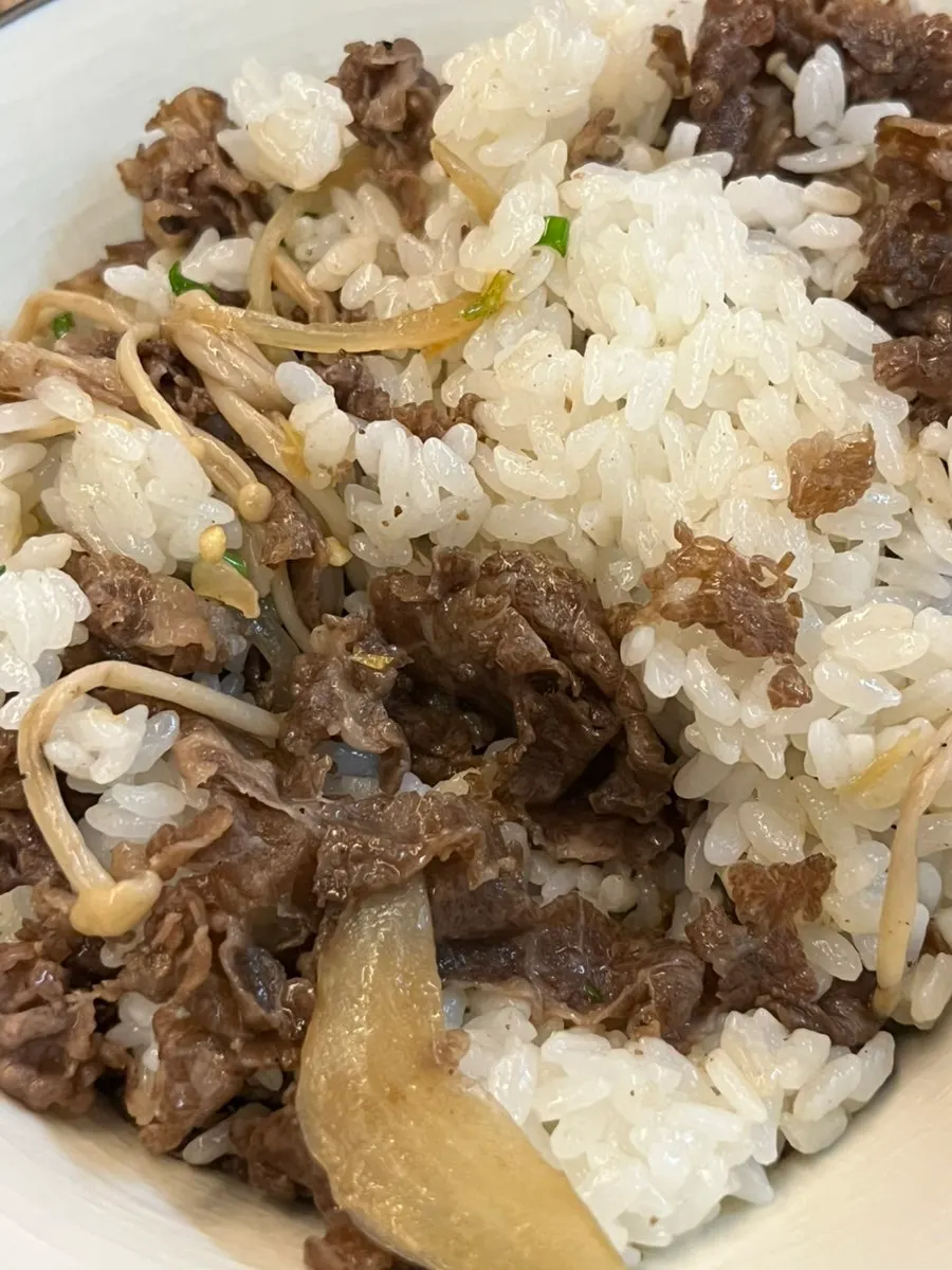 Rice bowl topped with tender bulgogi