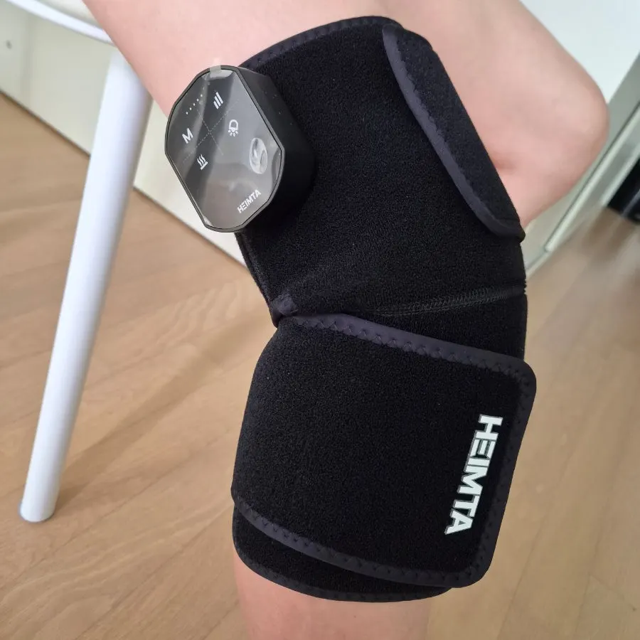 Pad worn centered on the front knee joint
