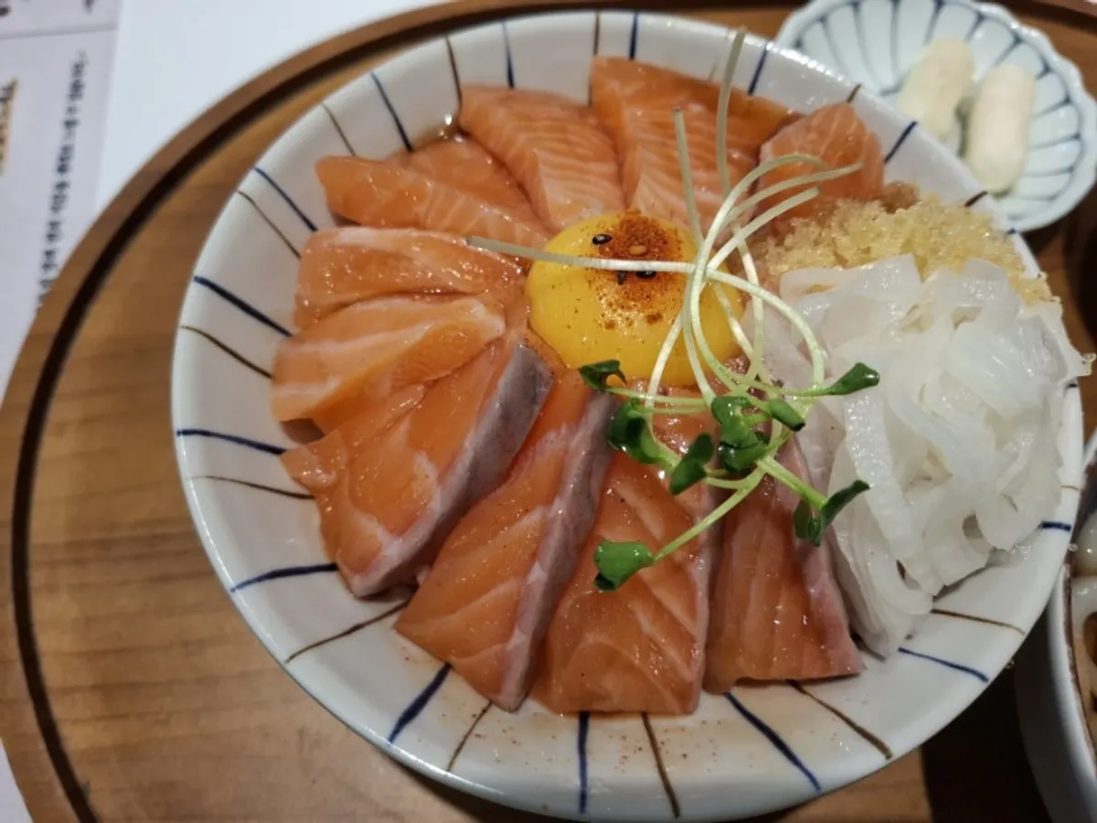 Salmon rice bowl set spread with udon and gara-age fried chicken