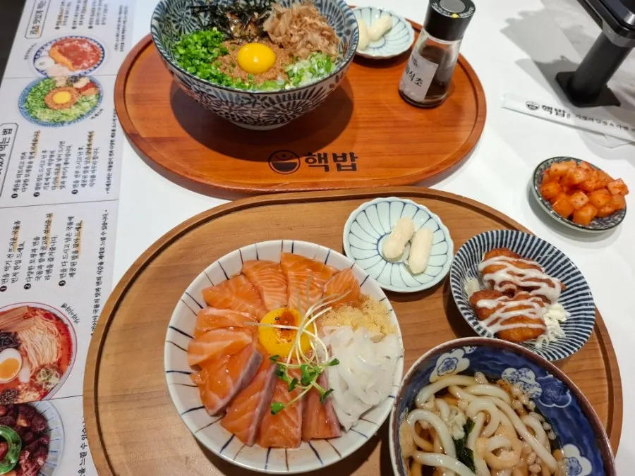 Mazesoba topped with green onion, ground meat, and egg yolk
