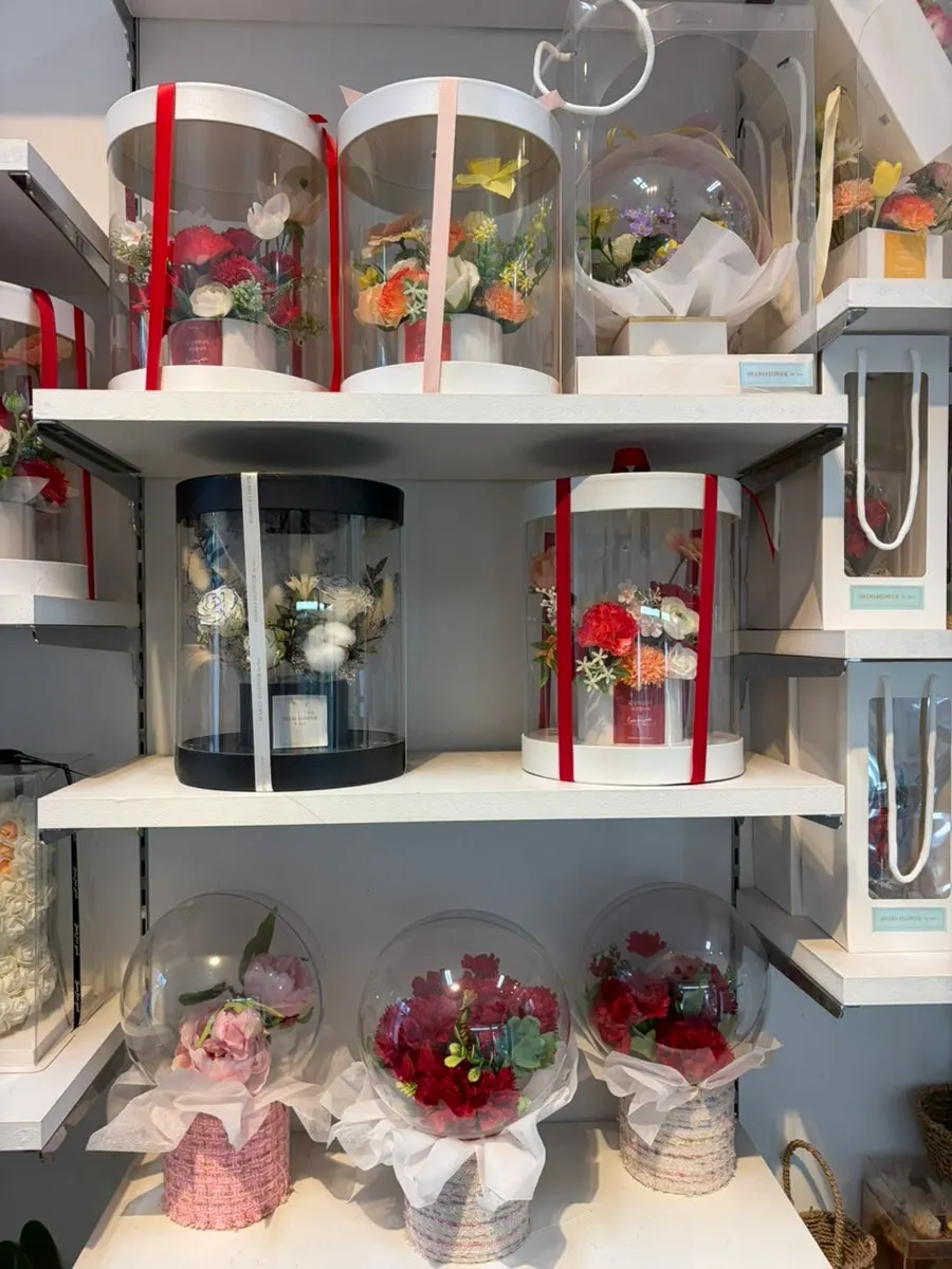 Display of everlasting flower gift products