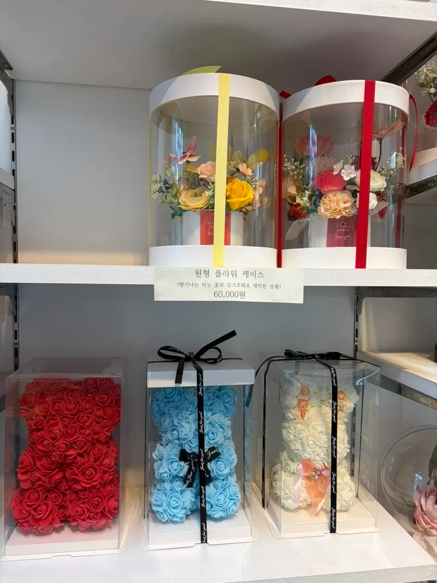 Teddy bear gift made of flowers