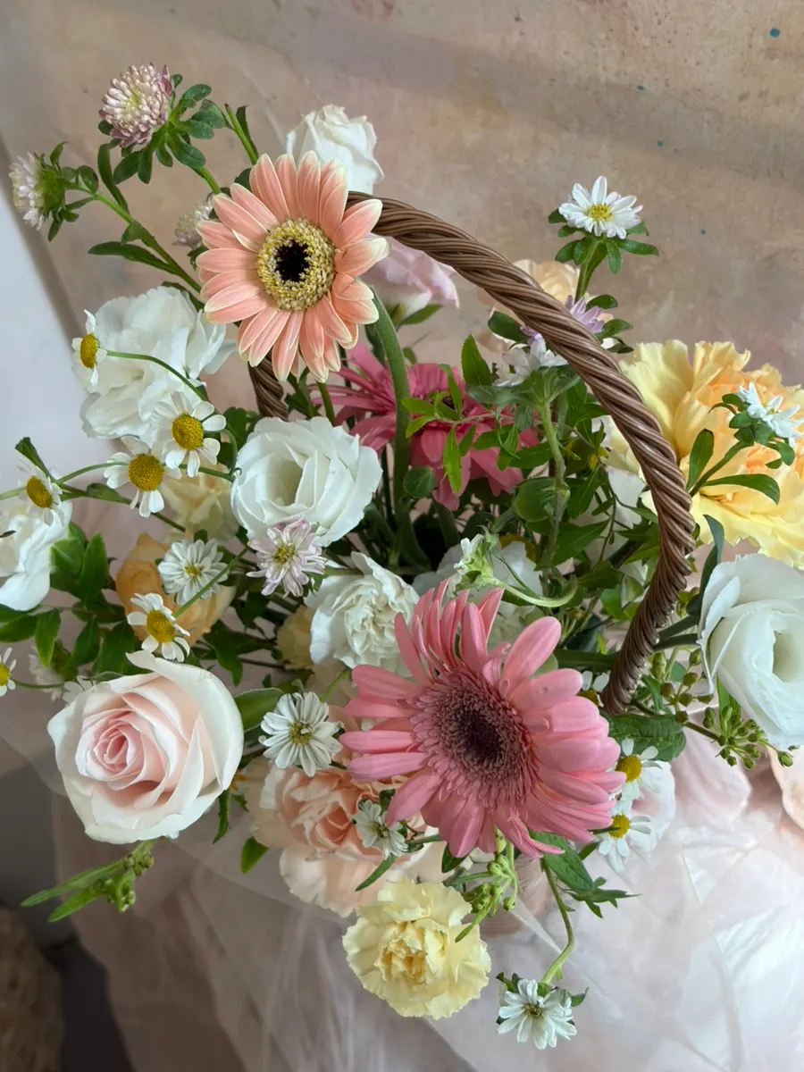 Mini flower basket in white, pink and yellow tones