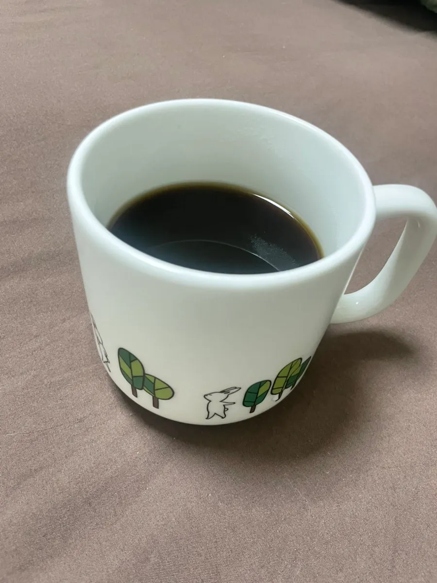 A glass of iced Americano made with cold water